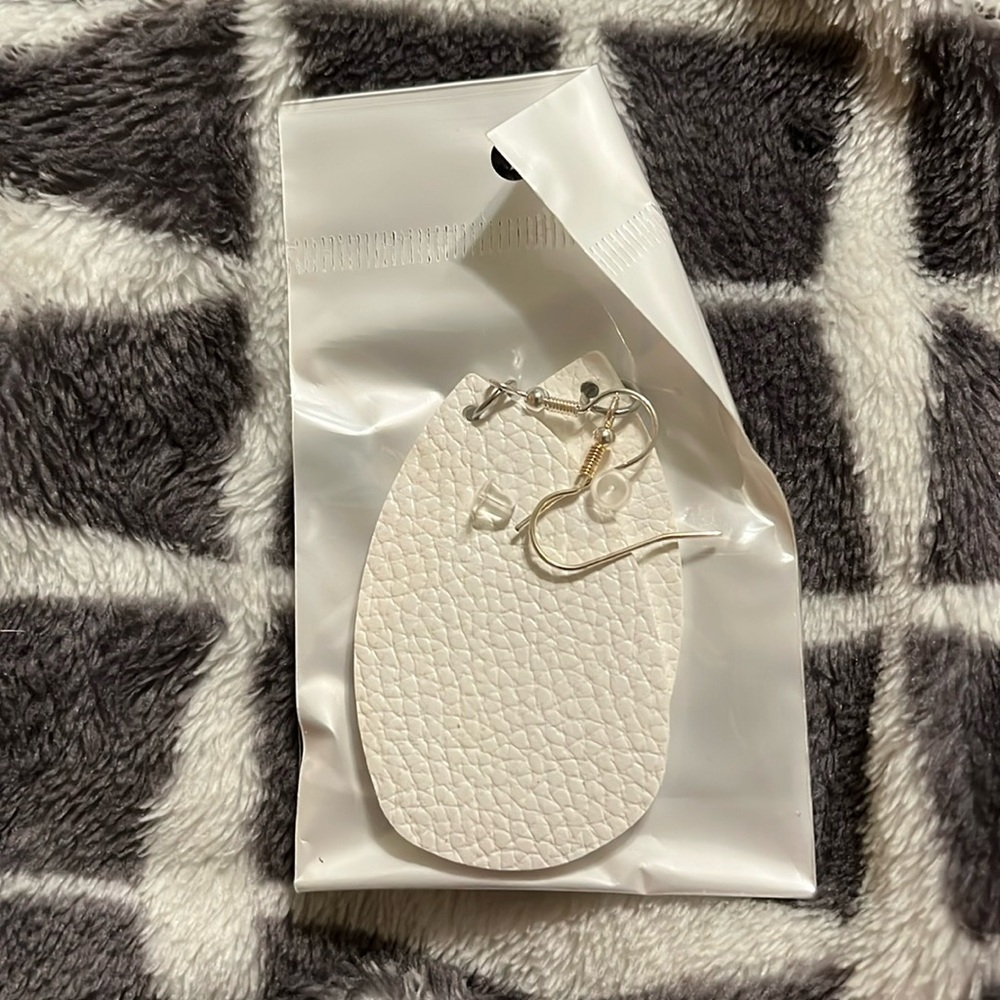 Leather dangle earrings